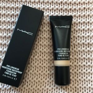 MAC Pro Longwear waterproof foundation NC30